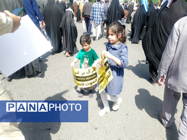 راهپیمایی نمازگزاران جمعه قم در حمایت از عملیات وعده صادق و طرح نور