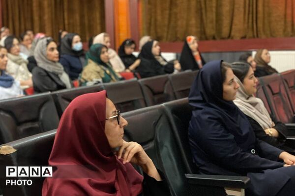  هم‌اندیشی خانواده و مدرسه در دبیرستانهای نگین دانش و باران دانش
