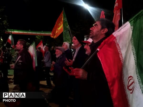 تداوم حضور مردم نیشابور در دویست‌وسی‌امین شب از شهادت قائد امت 