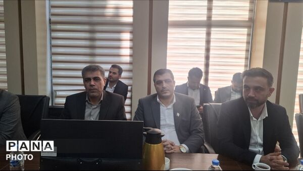 نشست صمیمی وزیر آموزش‌ و پرورش با معلمان دبیرستان رازی