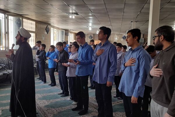 حضور پرشور دختران و پسران شهریار در روز استکبار ستیزی
