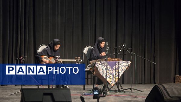 تقدیر و تجلیل از ستارگان درخشان هنرستان هنرهای زیبای اصفهان