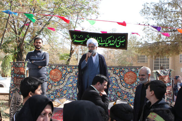 مجتمع مدارس سما کاشان ۱۳ آبان را با یاد شهدا و نام زهرا(س) گرامی داشت