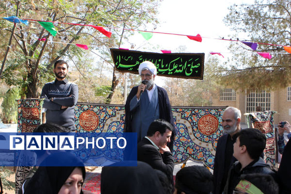 مجتمع مدارس سما کاشان ۱۳ آبان را با یاد شهدا و نام زهرا(س) گرامی داشت