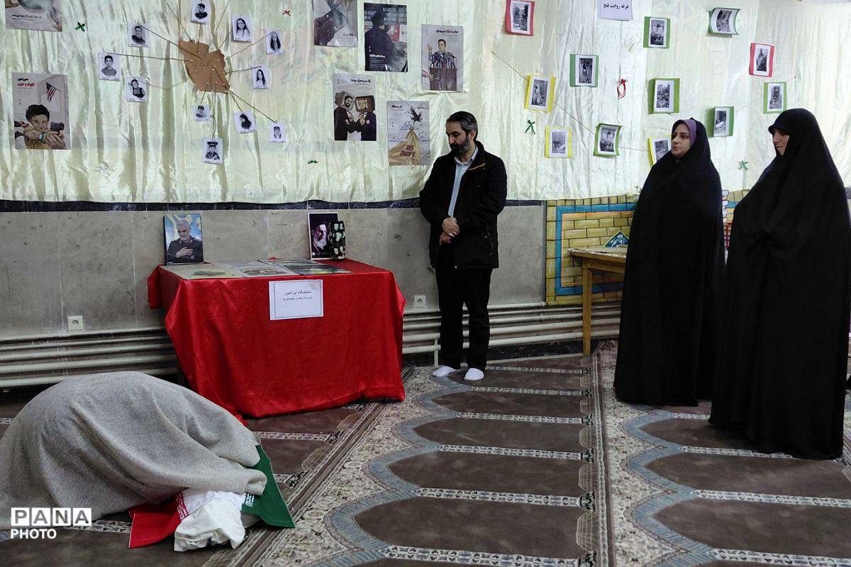 نمایشگاه مدرسه انقلاب در فیروزکوه