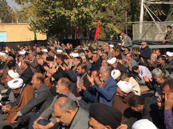 اقامه نماز باران در گلستان شهدا اصفهان به امامت  حضرت آیت‌ الله مهدوی