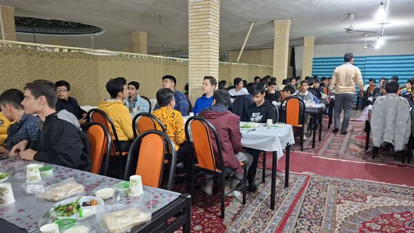 افطار دوستانه دبیرستان ملاصدرا؛ لحظاتی به یادماندنی برای دانش‌آموزان