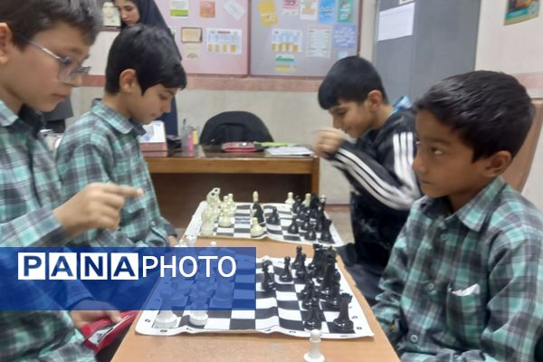 آمادگی دانش‌آموزان برتر شطرنج دبستان شیخ جنید (ره) برای رقابت‌های شهرستانی