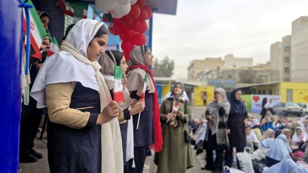 سالروز پیروزی انقلاب اسلامی در دبستان حافظ یک
