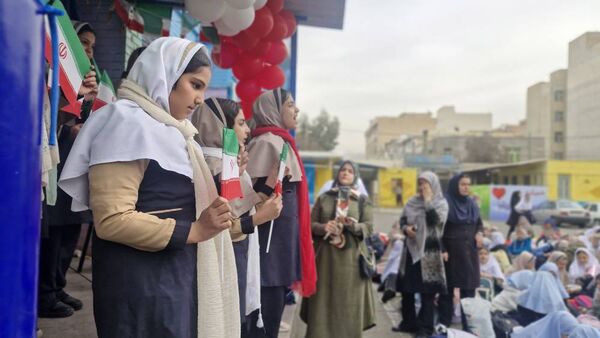 سالروز پیروزی انقلاب اسلامی در دبستان حافظ یک