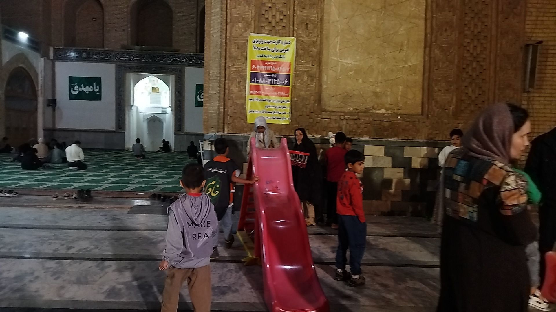 غرفه دهه نودی ها در هشتاد و سومین شب 