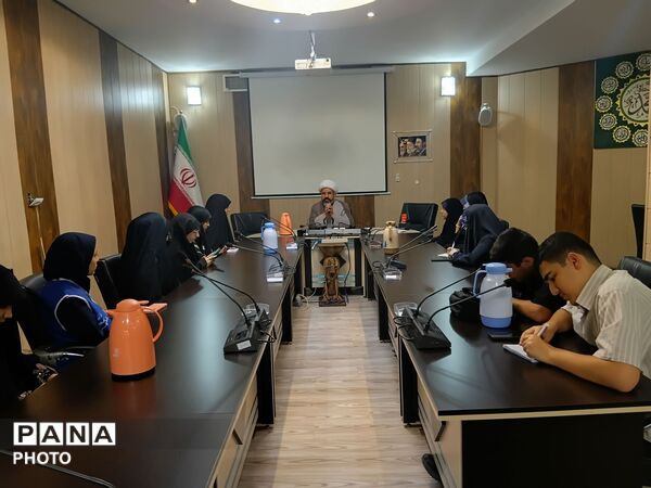 جلسه توجیهی و آموزشی دانش‌آموزان خبرنگار پانا اعزامی  استان البرز به مراسم وداع و تشییع قائد امت 