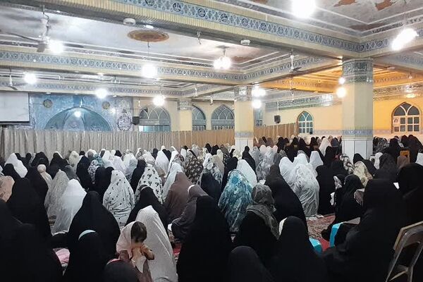 نماز جمعه شهرستان ورامین با حضور پرشور دانش‌آموزان 