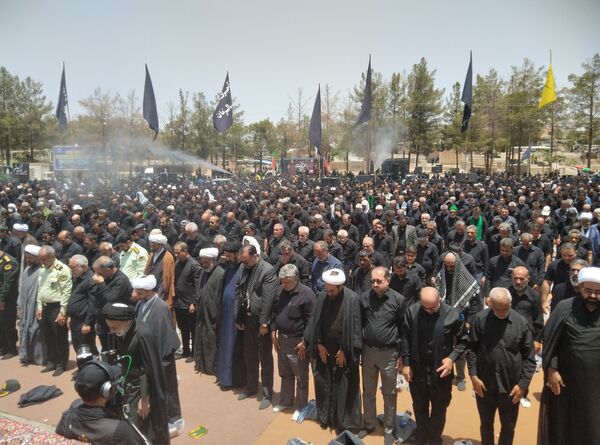 اقامه نماز ظهر عاشورا در قتلگاه بیرجند 