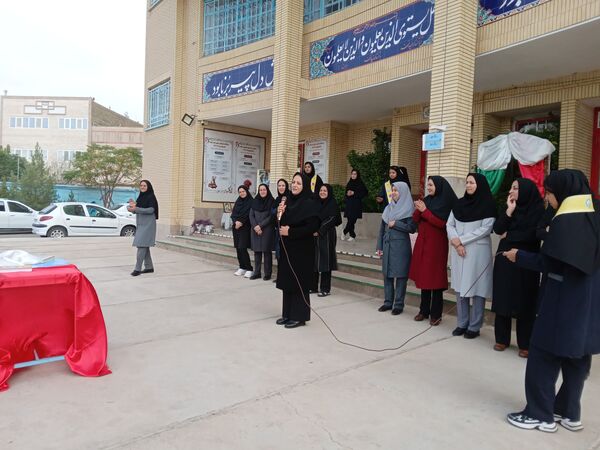 جشن آغاز سال تحصیلی جدید در دبیرستان فرهنگ فخرایی