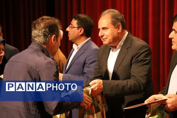 آیین نکوداشت منتخبین مرحله استانی چهل و سومین دوره مسابقات فرهنگی و هنری فردا