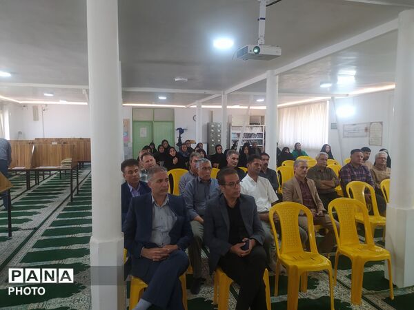کارگاه آموزش خانواده در دبیرستان نمونه آیت‌الله خامنه‌ای