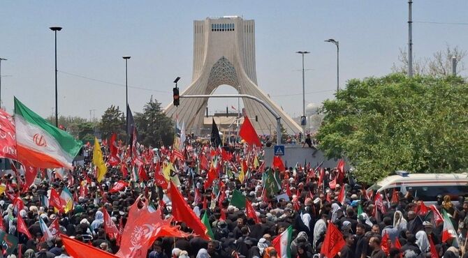 شییع باشکوه پیکر امام شهید در تهران