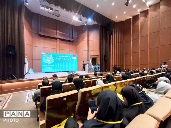 تجلیل از برگزیدگان استانی پژوهش سراها