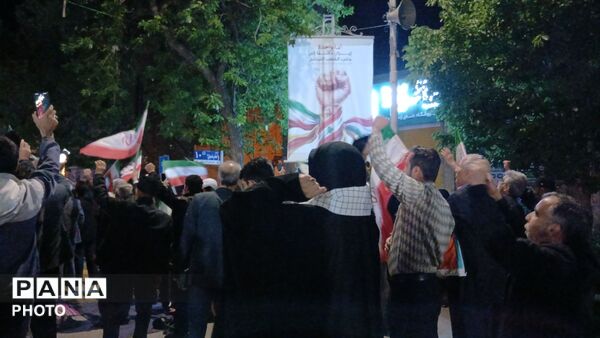 مشت ها بر فراز آسمان نیشابور نمایان شد 