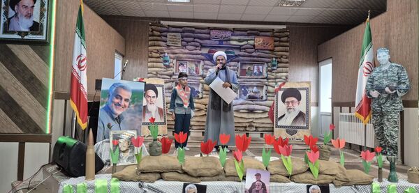یادواره شهدای مدافع حرم در دبستان شاهد آقامصطفی خمینی کاشمر