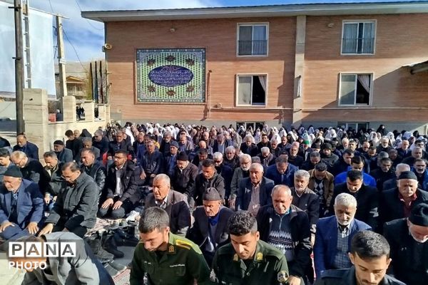 اقامه نماز باشکوه عید سعید فطر در شهرستان فیروزکوه