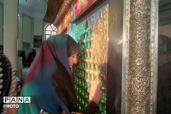 برافراشته شدن پرچم عزای حسینی در امامزاده قاسم زرقان