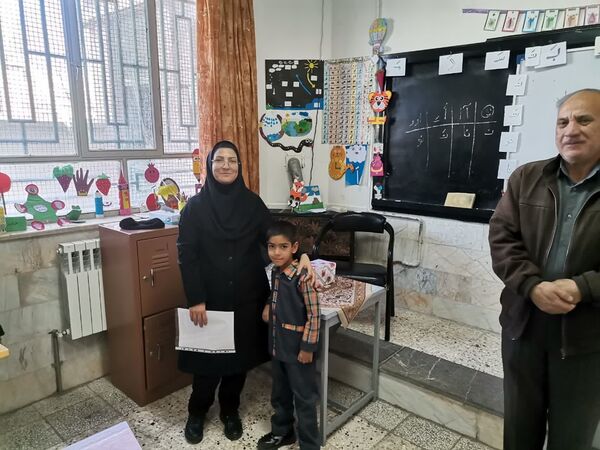 جشن تقدیر از بانوان آموزگار به‌مناسبت روز مادر در دبستان شهید پسندیده فدافن
