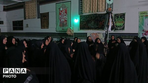 مراسم شب عاشورا در حسینیه مخلصین حسین دهستان حاجی آباد 