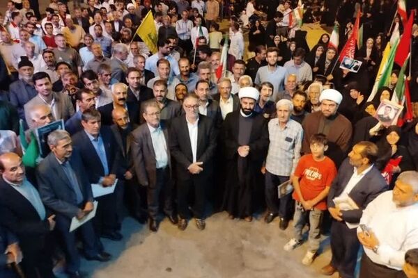 موج ۱۷۲ اجتماع شبانه مردم دلفان با تجلیل از ۲۲ خانواده آزاده