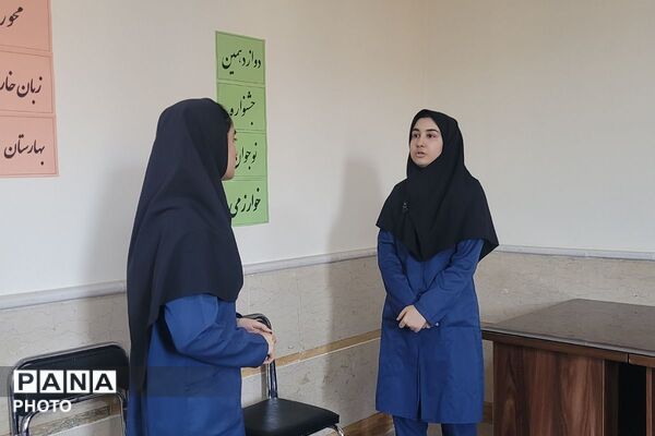 رقابت نخبگان جوان زبان خارجی در دبیرستان فرهنگ