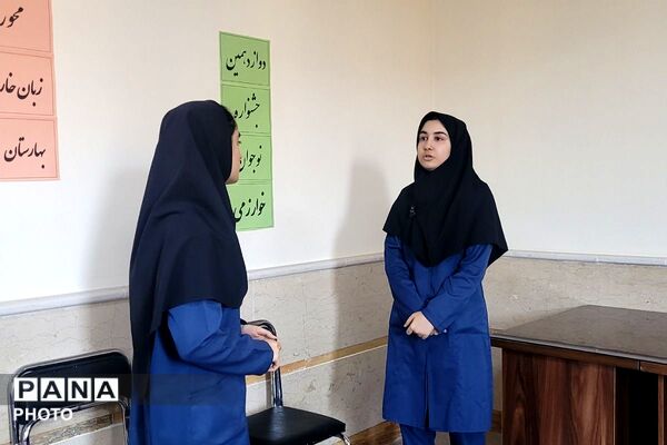 رقابت نخبگان جوان زبان خارجی در دبیرستان فرهنگ