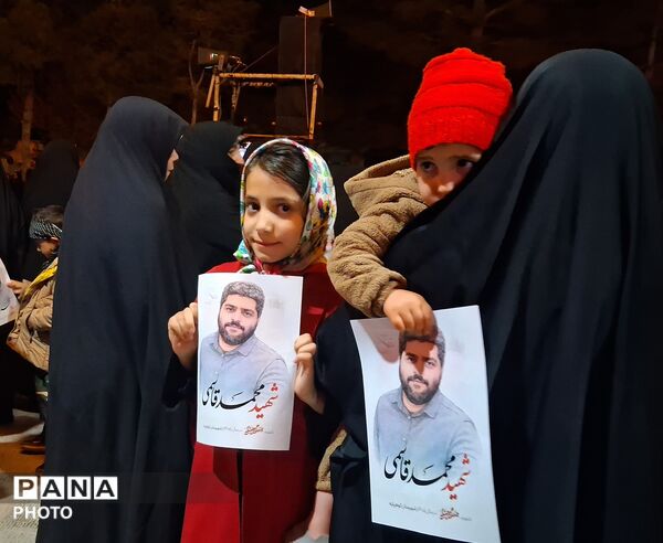 پیشگامان نمایش شور میهن دوستی در تجمعات شبانه 