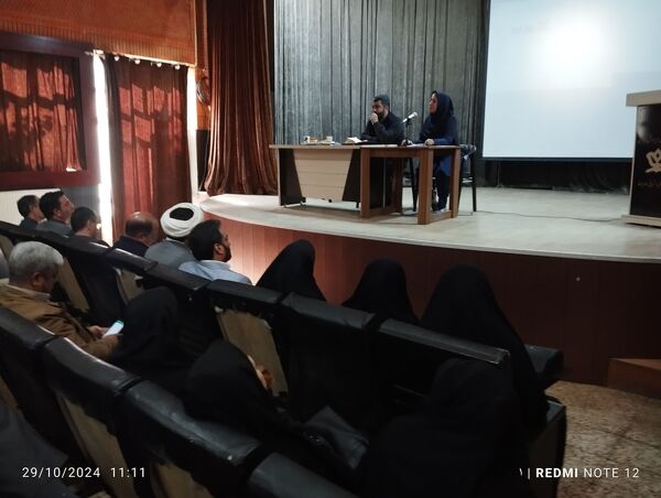 جلسه هم اندیشی و نشست توجیهی مدیران مدارس شهرستان ورامین