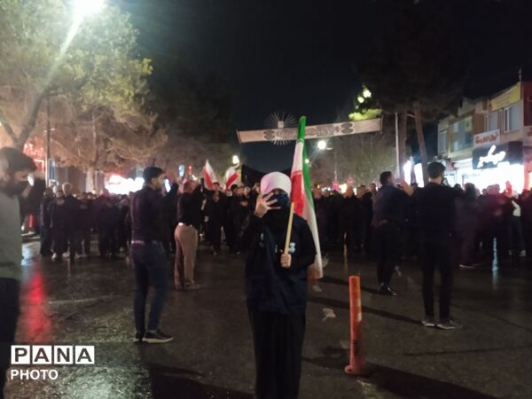 تجمع پر شور مردم ولایت مدار برای وداع با پیکر مطهر شهدای جنگ رمضان
