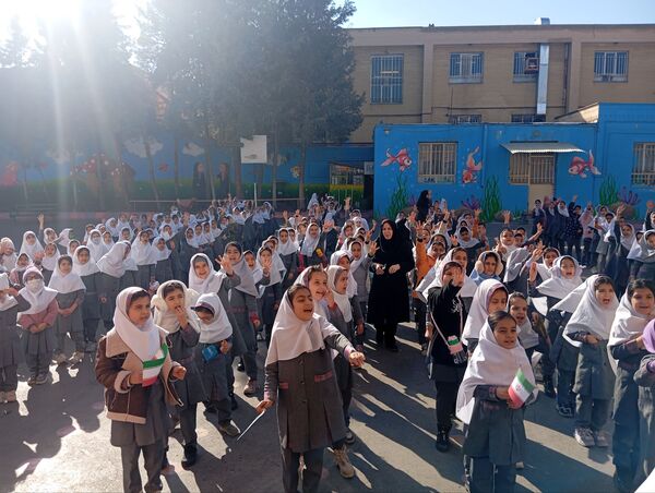 گرامیداشت حماسه ۹ دی ماه در دبستان دخترانه نرجس یک 