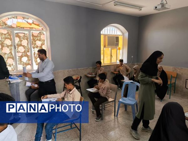 نمایش خلاقیت و استعداد نوجوانان 