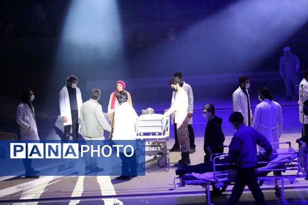 اجرای نمایش «راهبندان» در سومین شب از کنگره ملی 5580 شهید استان البرز