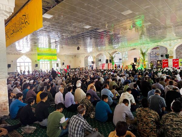 نماز جمعه ای با رنگ خون شهید در کاشمر