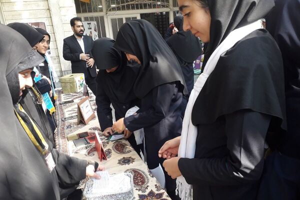  انتخابات شورای دانش‌آموزی و جشن ۱۳ آبان در مدرسه حضرت زینب(س) ناحیه یک شهرری