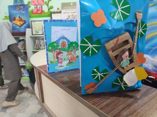 ساخت کتابچه‌های دست‌ساز در دبستان شهید نجفی فدافن