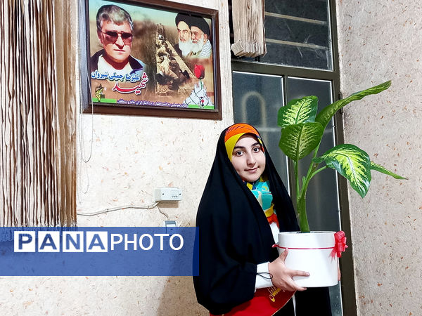 دیدار دانش‌آموزان انجمن اسلامی دبیرستان فاطمه الزهرا با همسر شهید علیرضا جمیلی شیروان