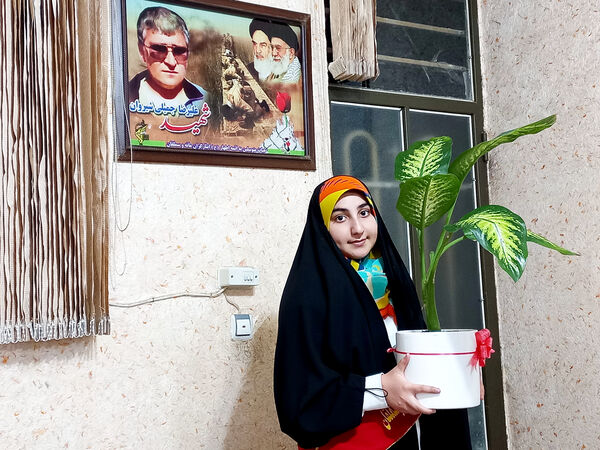 دیدار دانش‌آموزان انجمن اسلامی دبیرستان فاطمه الزهرا با همسر شهید علیرضا جمیلی شیروان