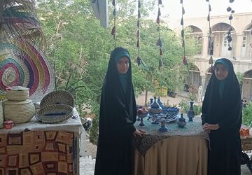نمایشگاه هنری و صنایع دستی در بازار تاریخی اراک