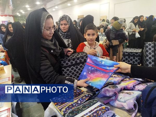 برگزاری نمایشگاه نوروزی ارغوان در فاروج