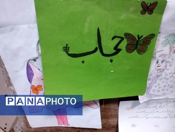 نمایشگاه حجاب به‌مناسبت ایام فاطمیه در مدرسه نشاط اسلامشهر