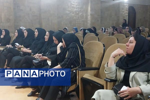 برگزاری انتخابات انجمن اولیا و مربیان در دبستان شهید مجید مجیدی ناحیه دو شهرری 