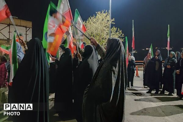 یک دنیا شاهد و مبهوت از حضور خیابانی مردم شهر بار