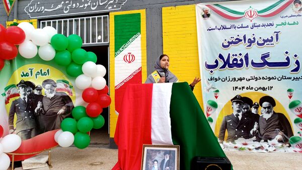 آیین نواختن زنگ انقلاب در دبیرستان نمونه دولتی مهرورزان خواف