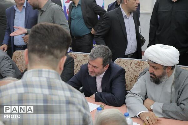 میز خدمت ادارات منطقه کهریزک در مصلی نمازجمعه باقرشهر